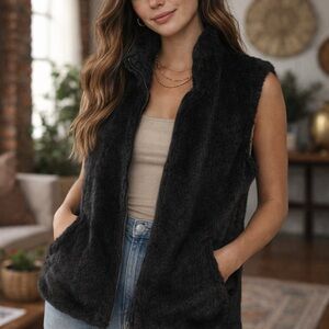 Women's Black Faux Fur Zip Vest - Mio